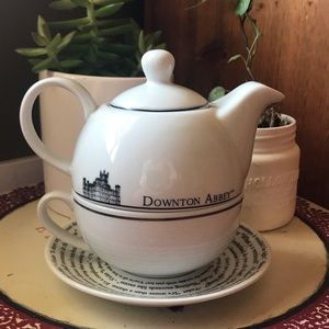 Downton Abbey Teapot and Teacup Set